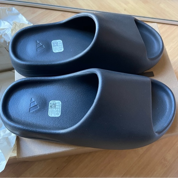 Yeezy slide “onyx” NWT - Picture 7 of 11